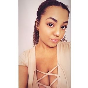 Meet your Posher, Kayana